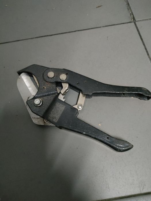 Tesoura para corte de tubo plastico