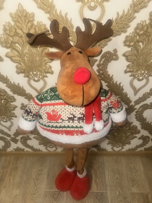 Новорічний олень на металевих ногах