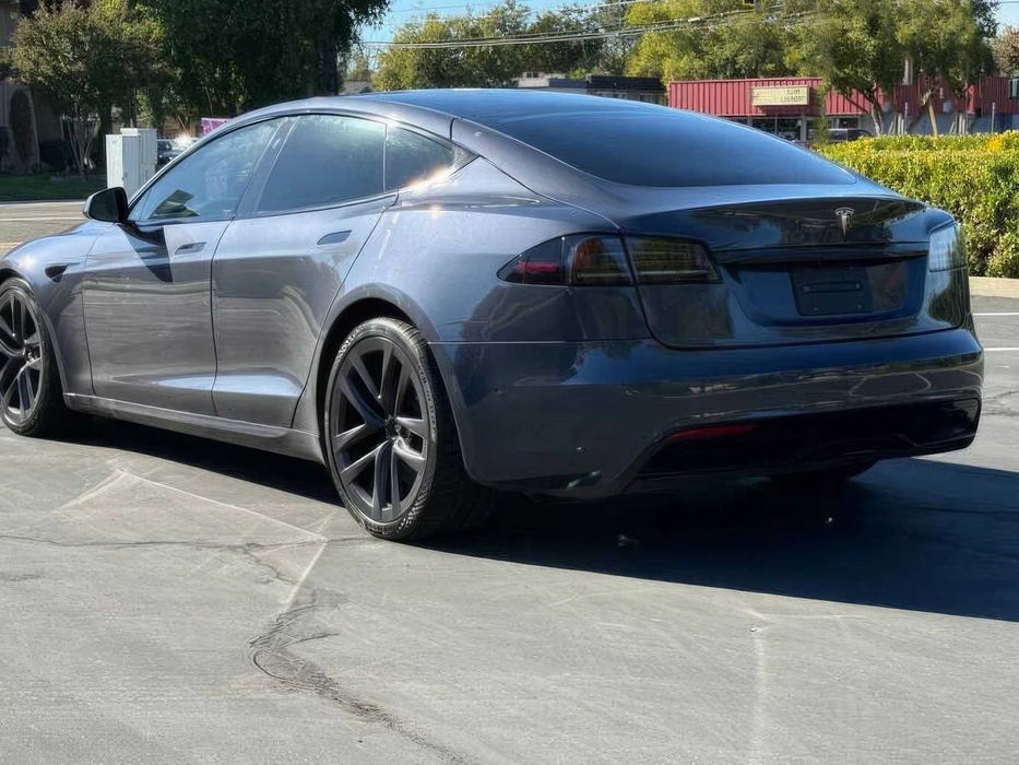 Tesla Model S      2022