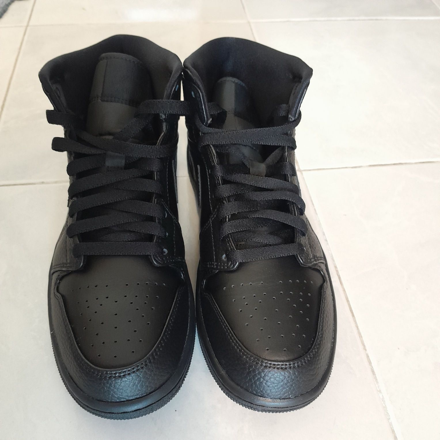 Air Jordan 1 Mid triple black