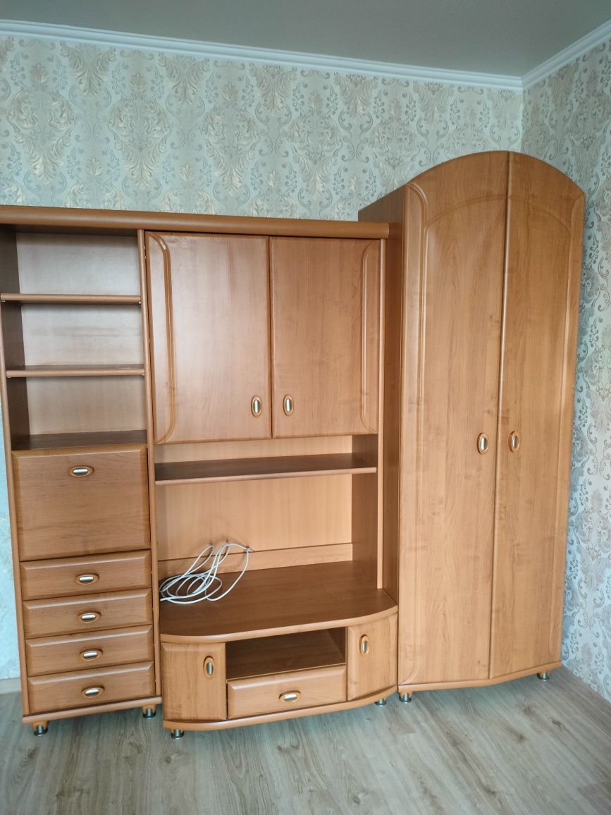 Стінка,комп'ютерний стіл+крісло