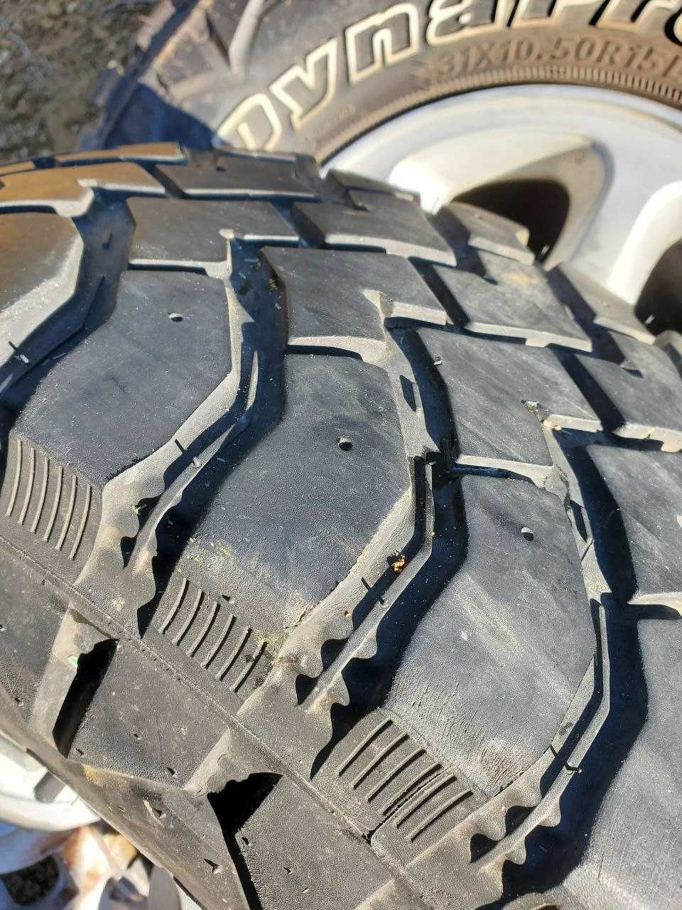 Hankook DynaPro MT 15 com jantes Mitsubishi