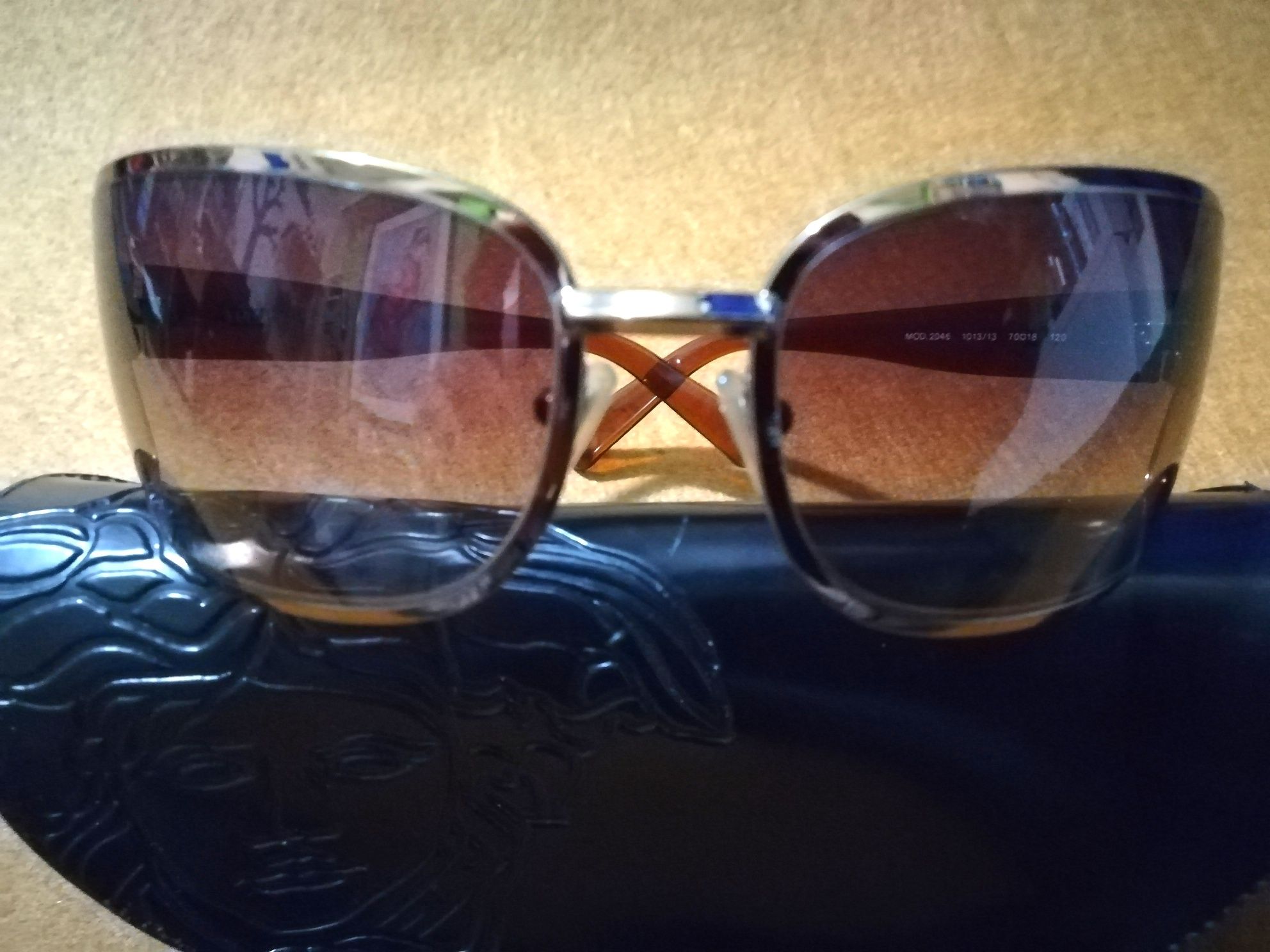 Óculos de sol Versace + bolsa tiracolo Versace