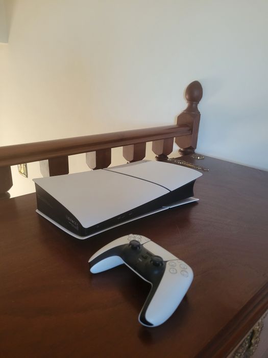 PlayStation 5 (Digital 1TB) — Excelente estado + comando original