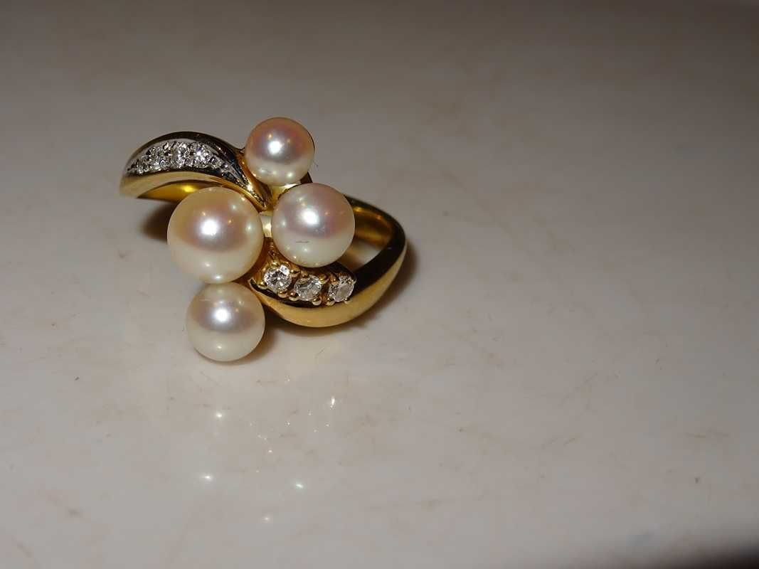 Złoty pierścionek perły Akoya i diamenty