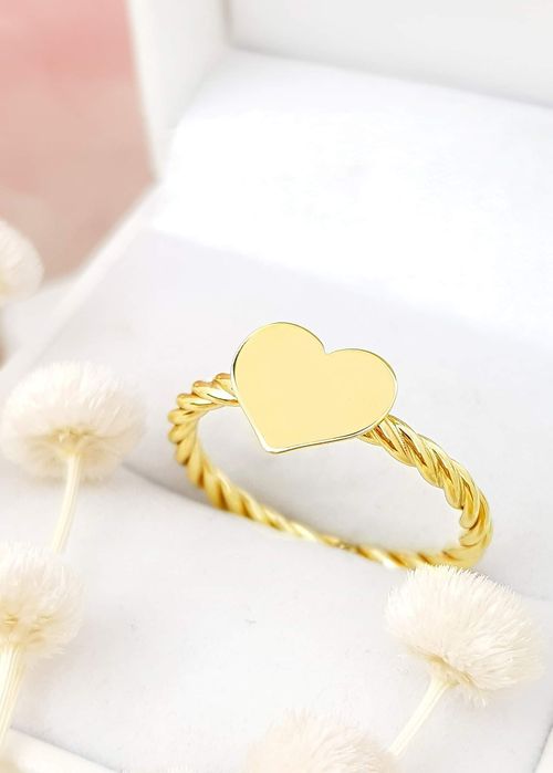 Złoty pierścionek z serduszkiem