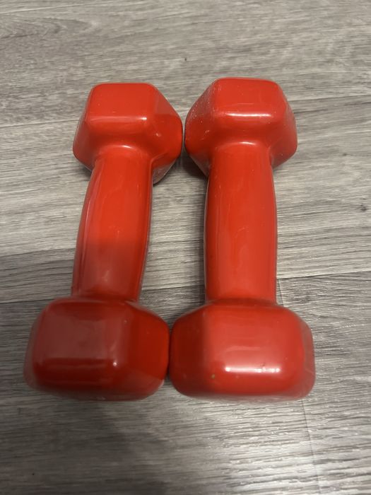 Продам гантели 2 кг