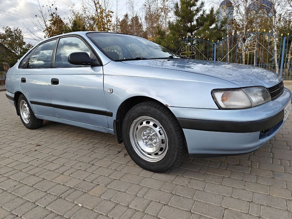 Продам машину Тойота Карина Е срочно