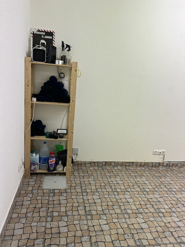 Sala em barbearia arrenda-se