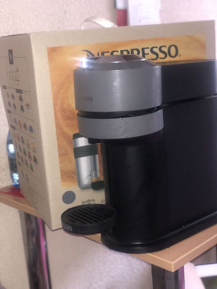Ekspres nespresso vertuo jak  nowy