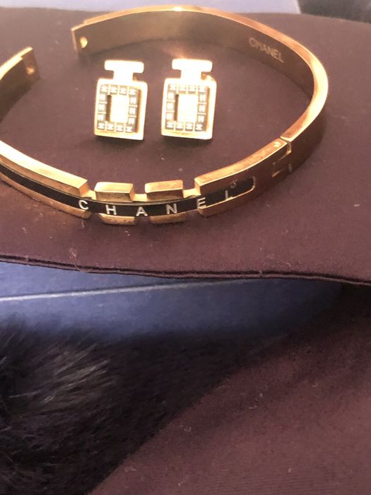 Серьги-гвоздики Chanel