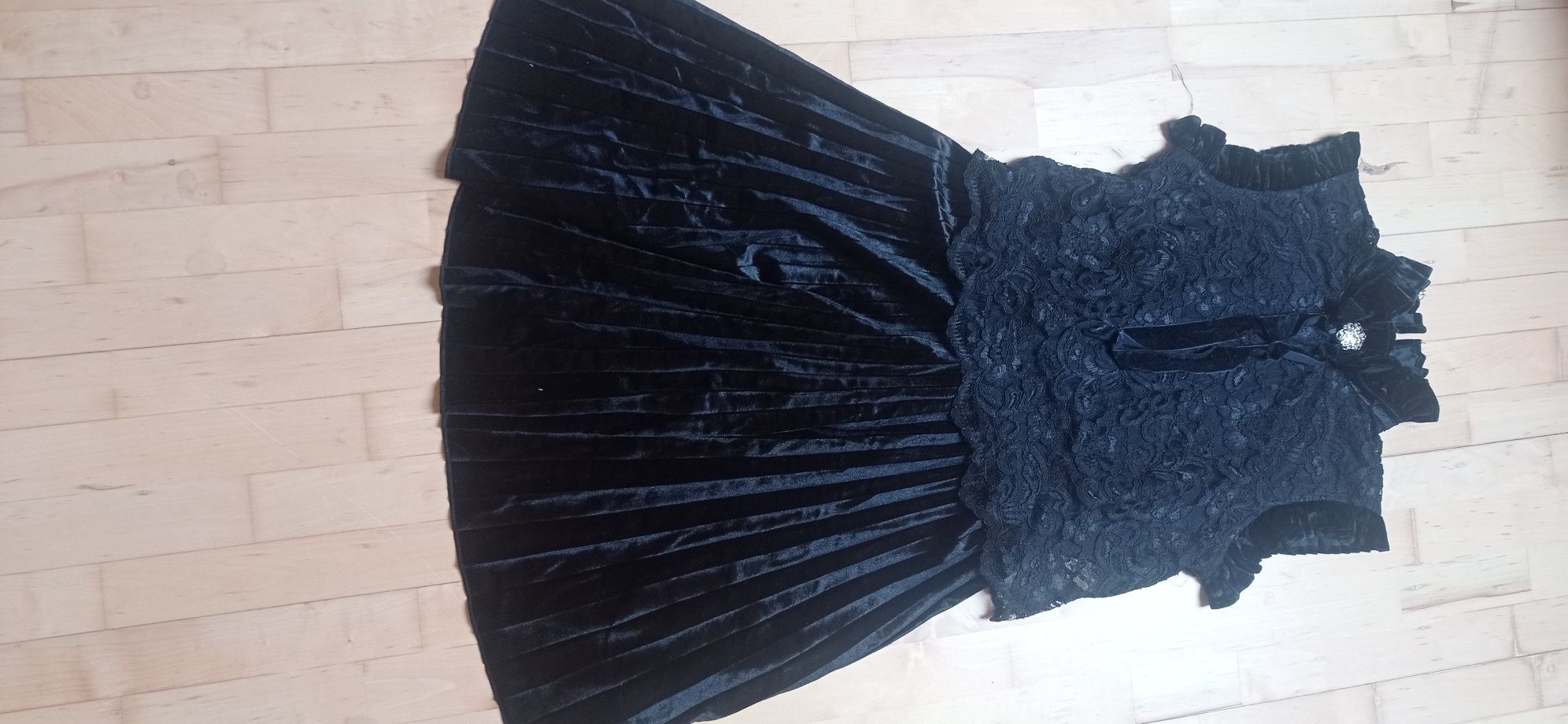 Sukienka czarna elegancka r. 36