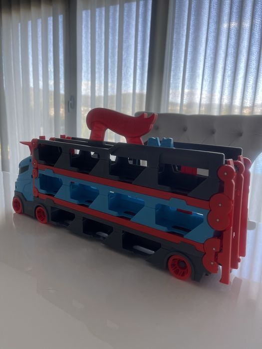 hot wheels camiao de transporte