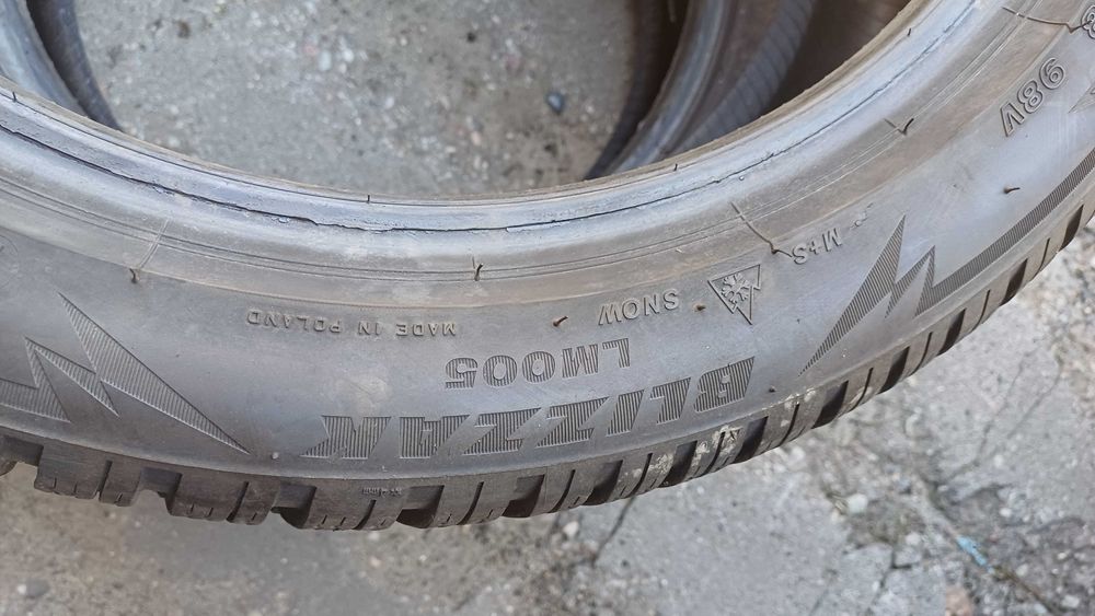 Bridgestone Blizzak LM005 235/45 R18 98V 2021r