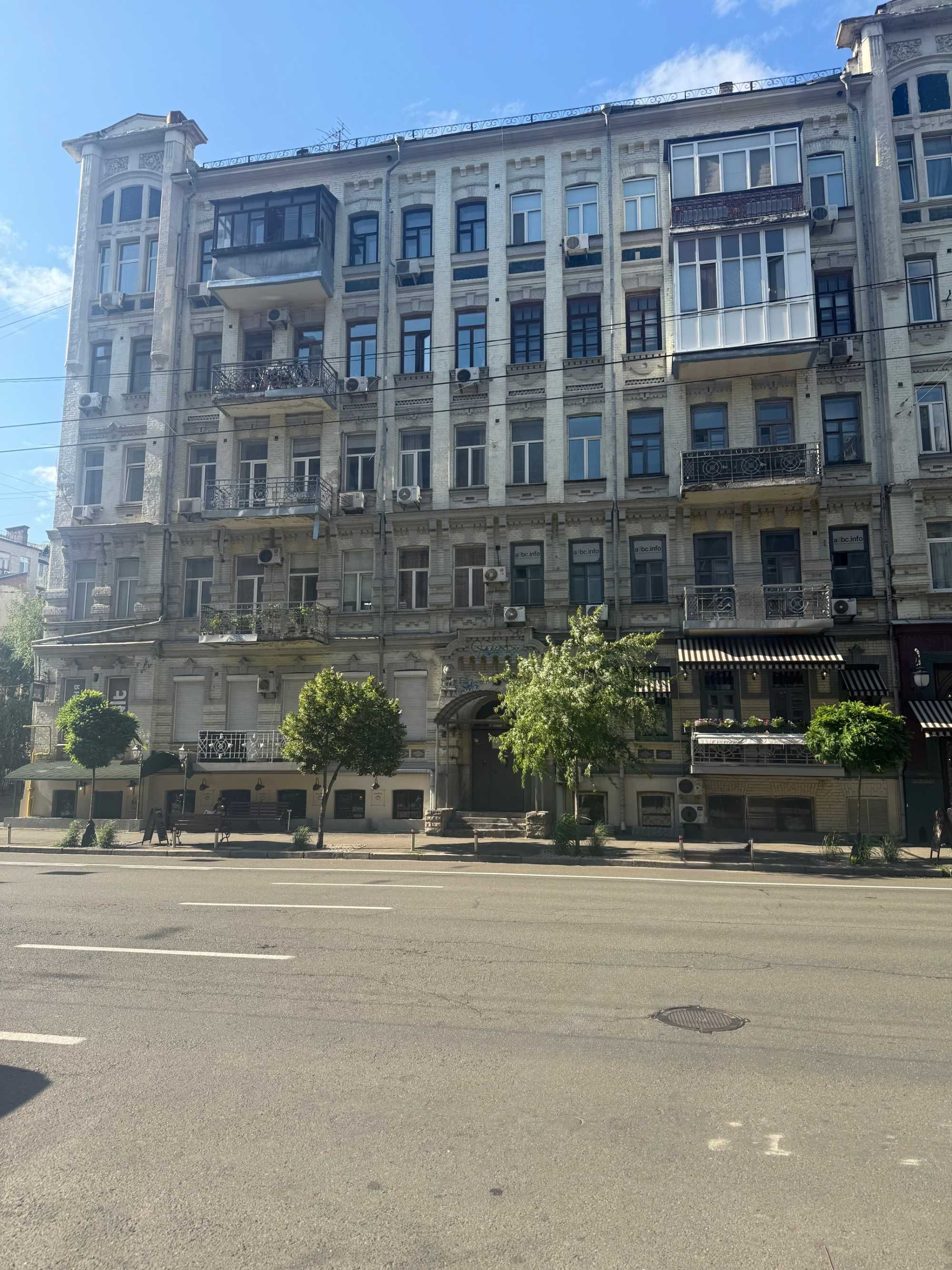 Центр. 2 кім. квартира (63.8 кв.м), вул. Саксаганського 36 А