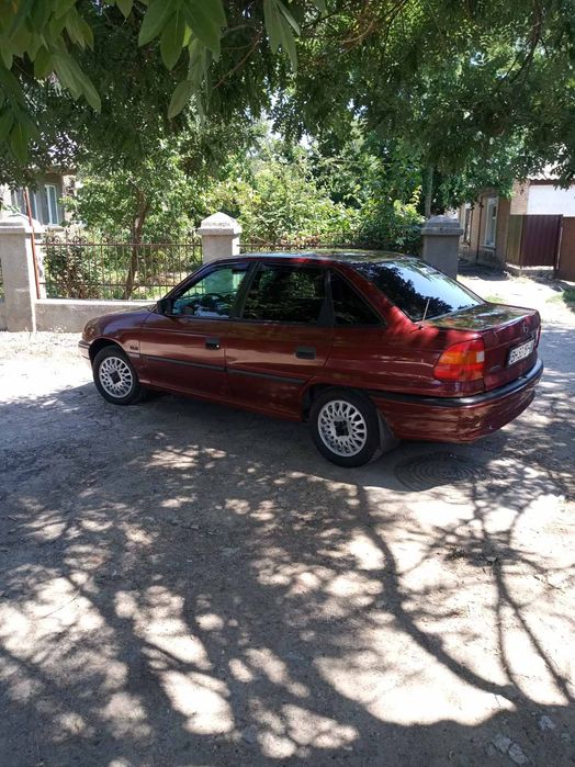 Продам Opel Astra f 1993 г.!1,6si)