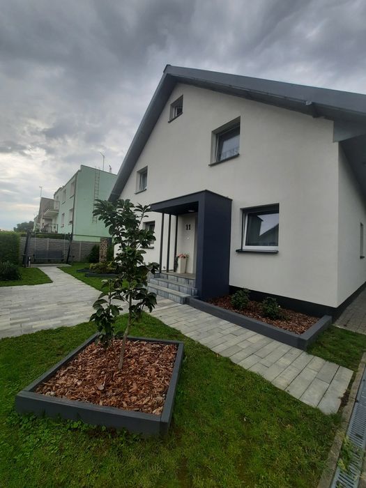 Dom jednorodzinny wolnostojący w Mielnie z pokojami na wynajem.