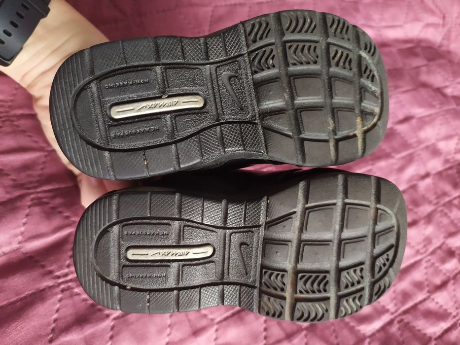 Buty AirMax Nike Rozmiar 20/21 czarne na rzep buty sportowe chłopięce