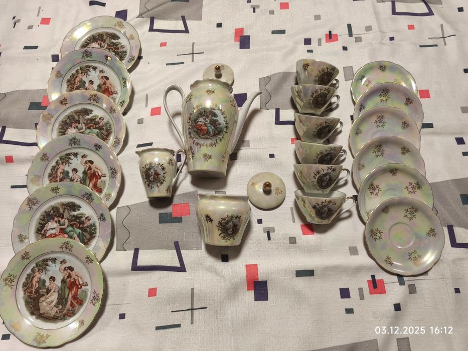 Продам Столовий та чайний сервізи " Мадонна" .