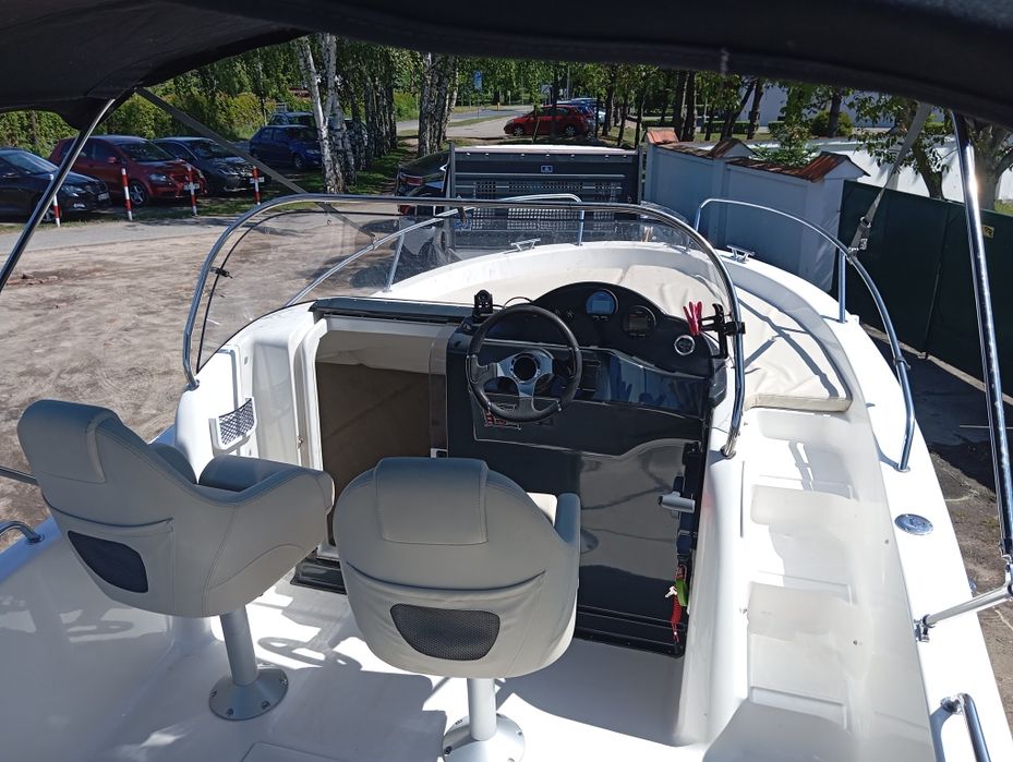 Sprzedam łódź motorowa + przyczepa