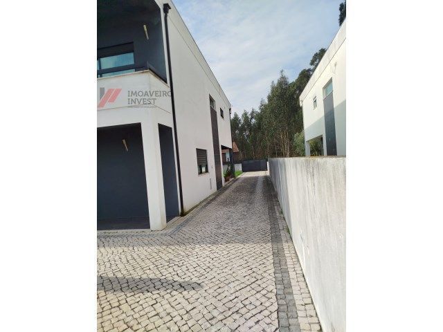 Moradia geminada à venda Bustos