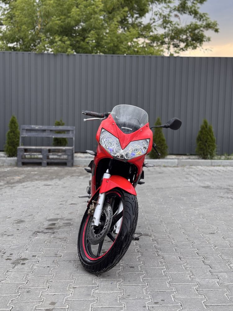 Продаю мотоцикл Honda CBR125 R