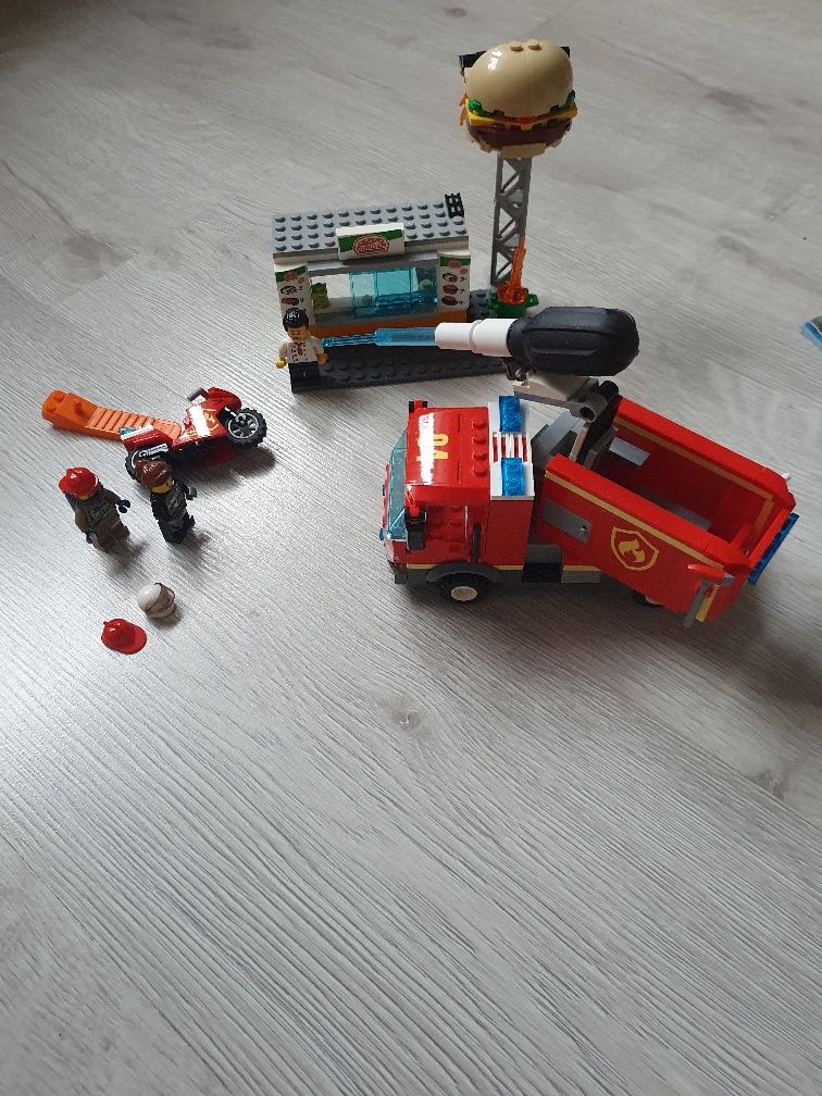 Lego City na ratunek w płonącym barze 60214 Straż Pożarna