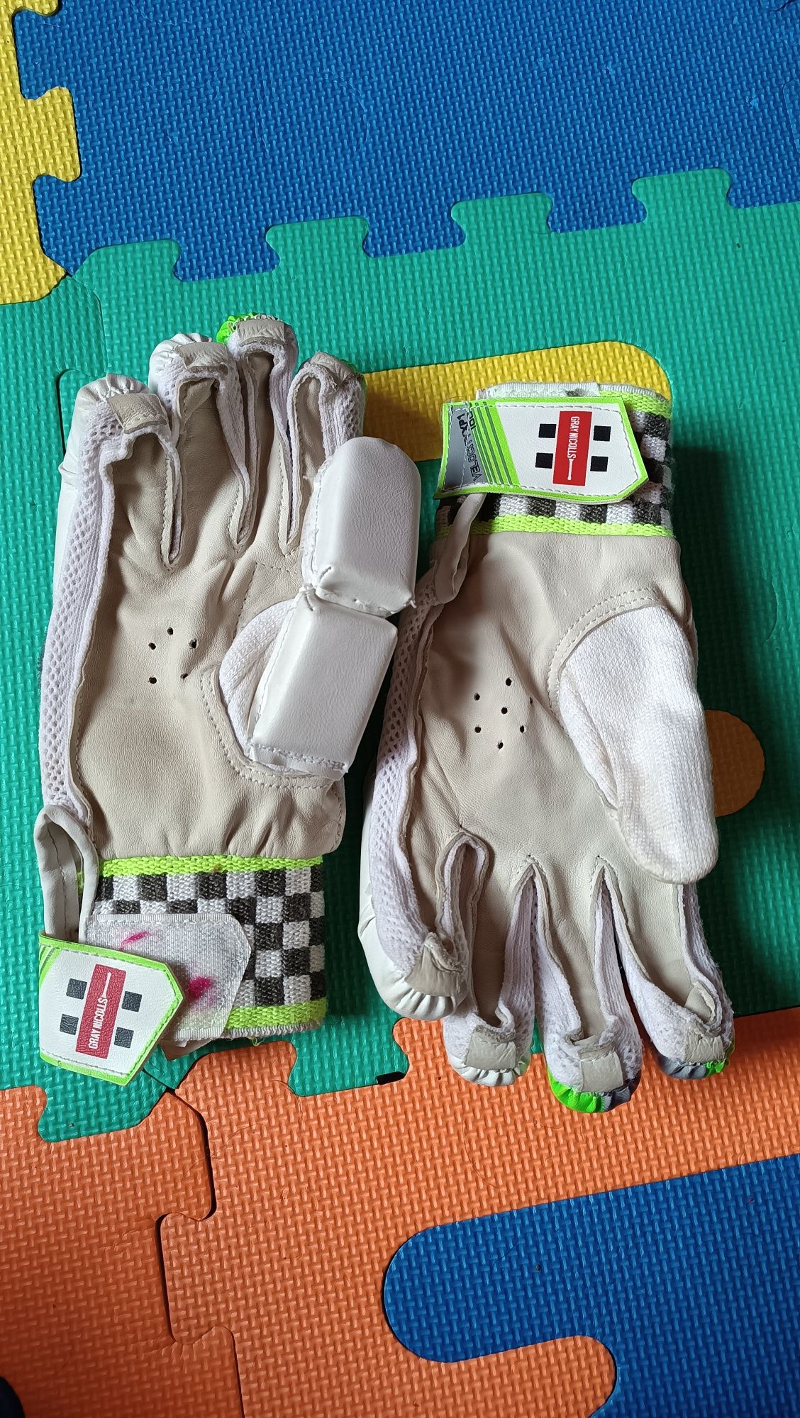 Спортивные перчатки фирмы  GRAY NICOLLS