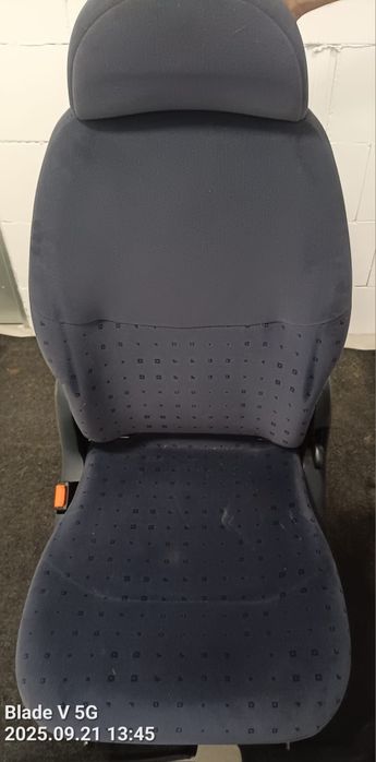 Fotele padaźera SEAT ALHABRA