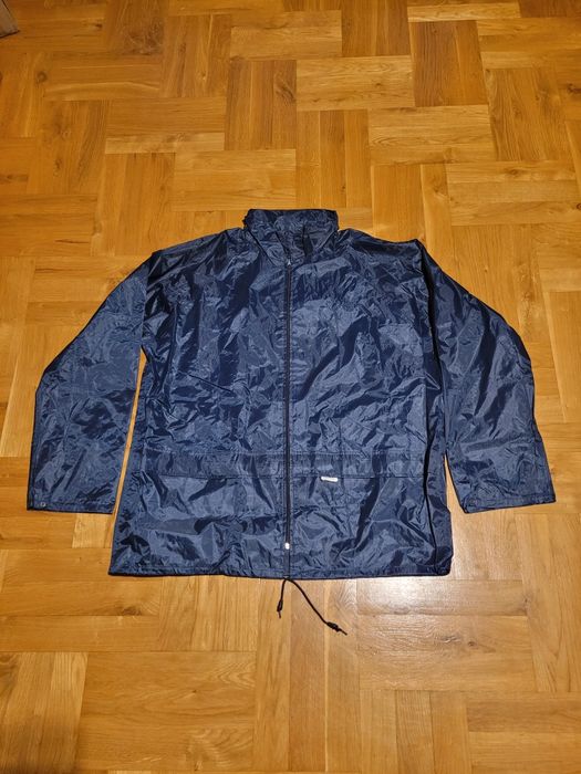 Kurtka przeciwdeszczowa z kapturem