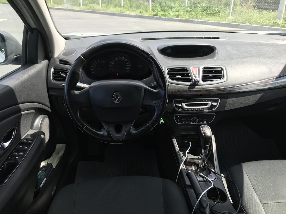 Renault fluence 2010 автомат