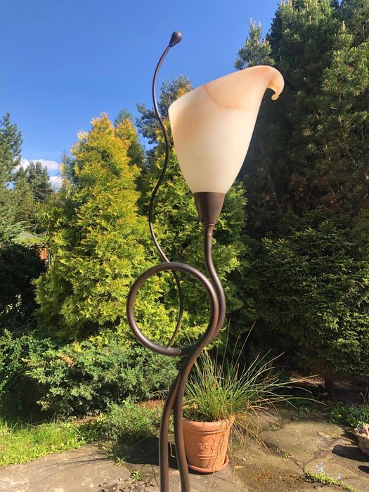 Elegancka Lampa metalowa, kwiatowy klosz