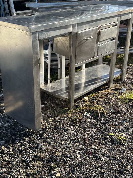 Bancada em inox com gavetas