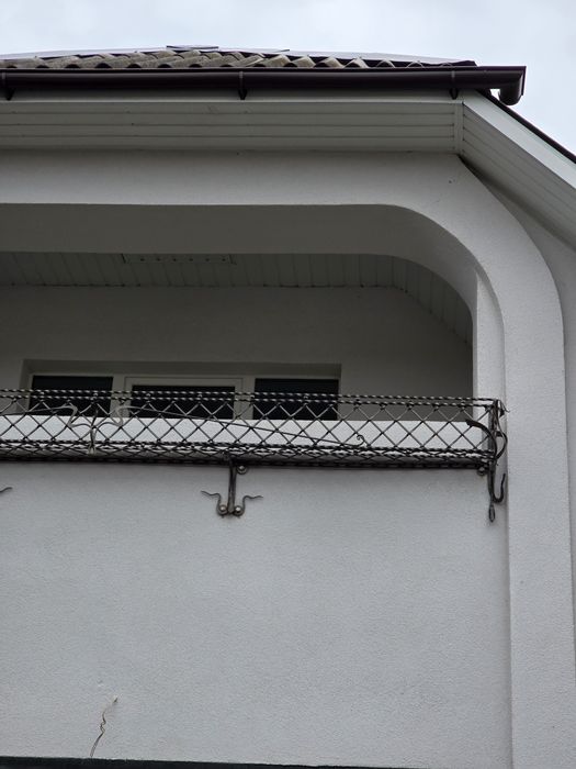 Квітники з ковки ,металеві