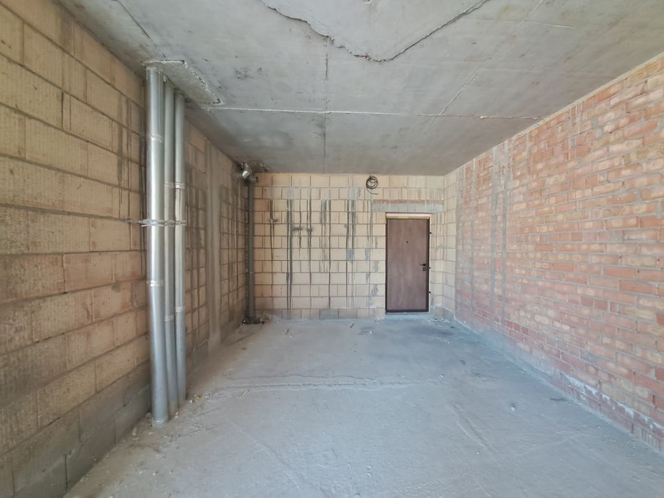 1-кімн.  квартира з індивідуальним опаленням.  Будинок з басейном.