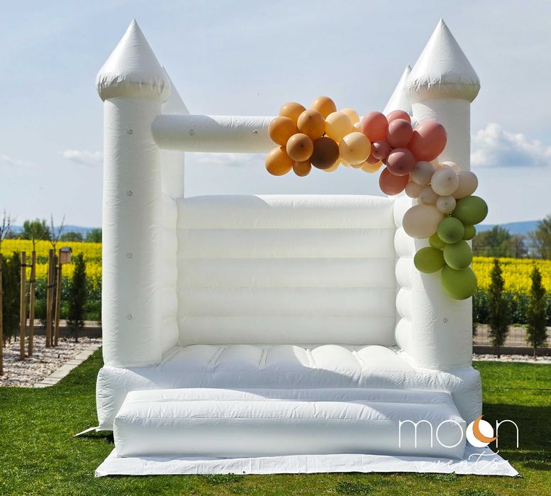 Białe dmuchańce, atrakcje na urodziny, wesela - Biały zamek dmuchany