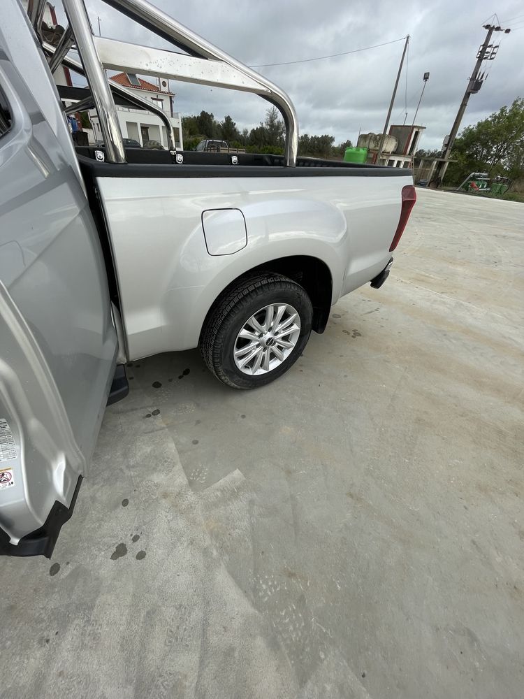 Carrinha isuzu com muito pouco uso