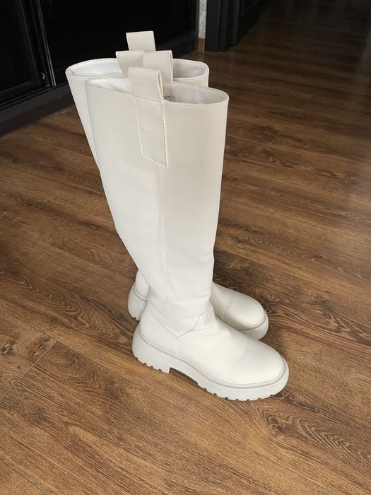 Базові високі чоботи бежевого кольору, 37 розмір