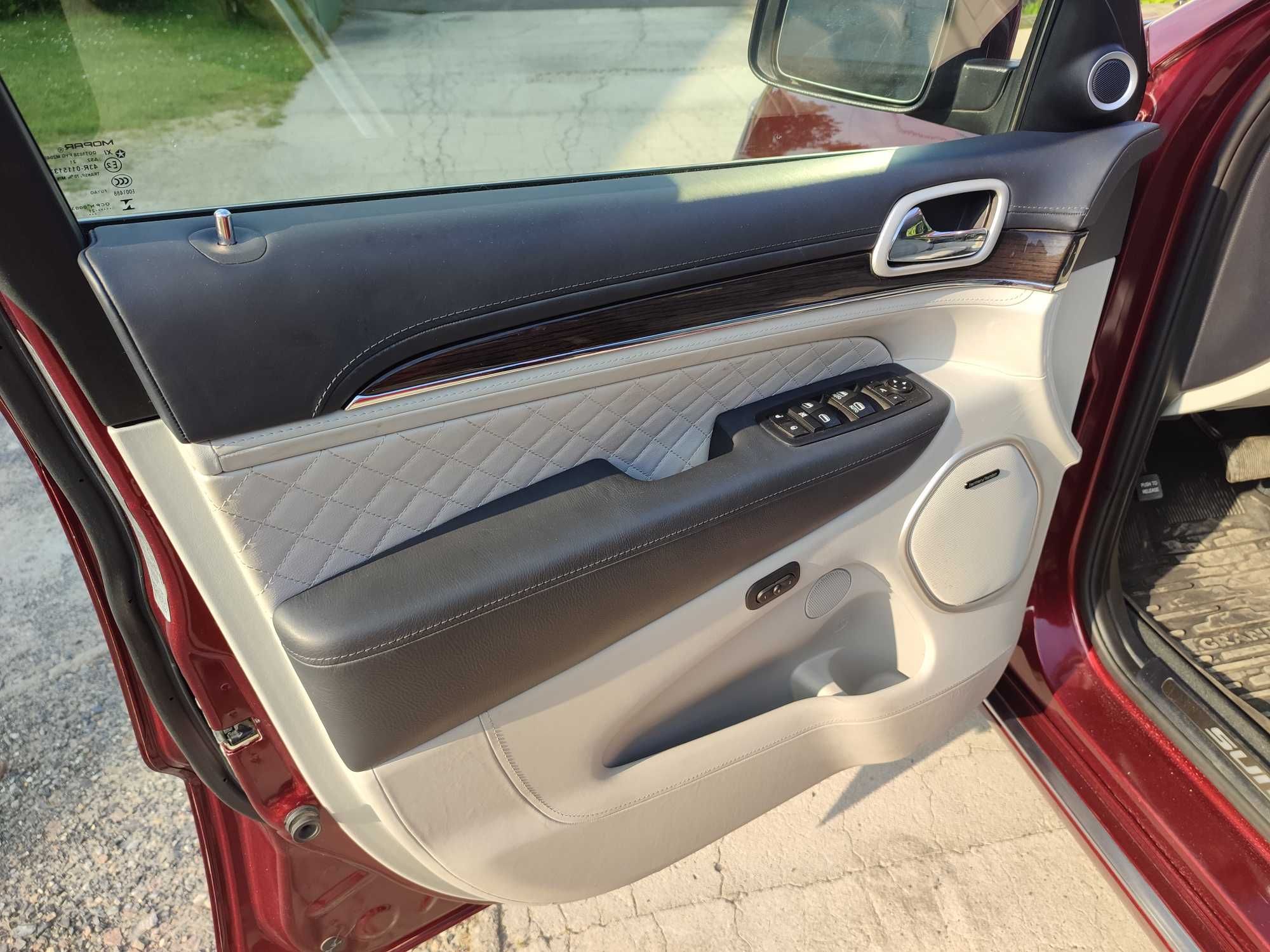 Jeep Grand Cherokee Summit 5,7 HEMI  // 2021 Rok