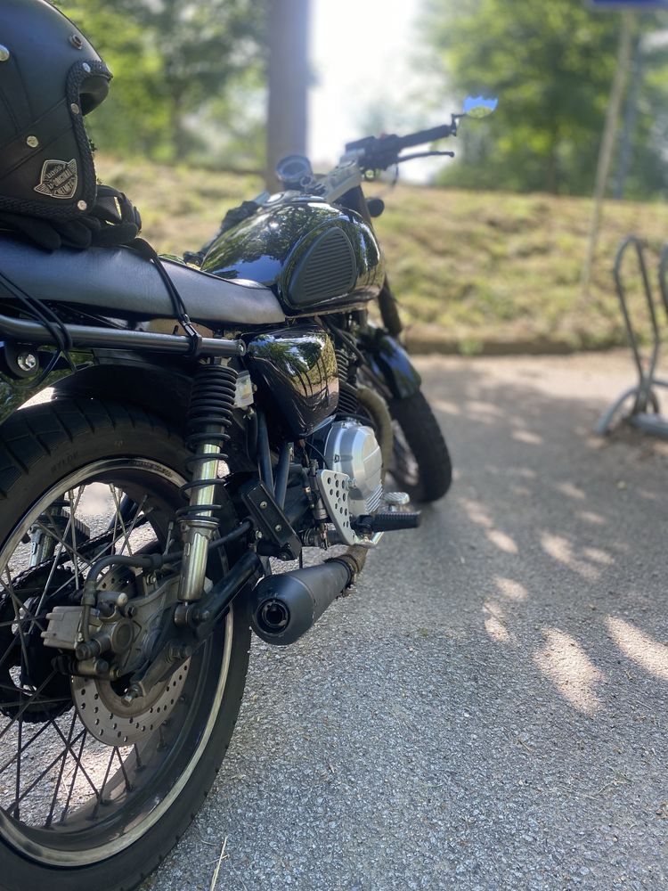 Cafe Racer 125cc.