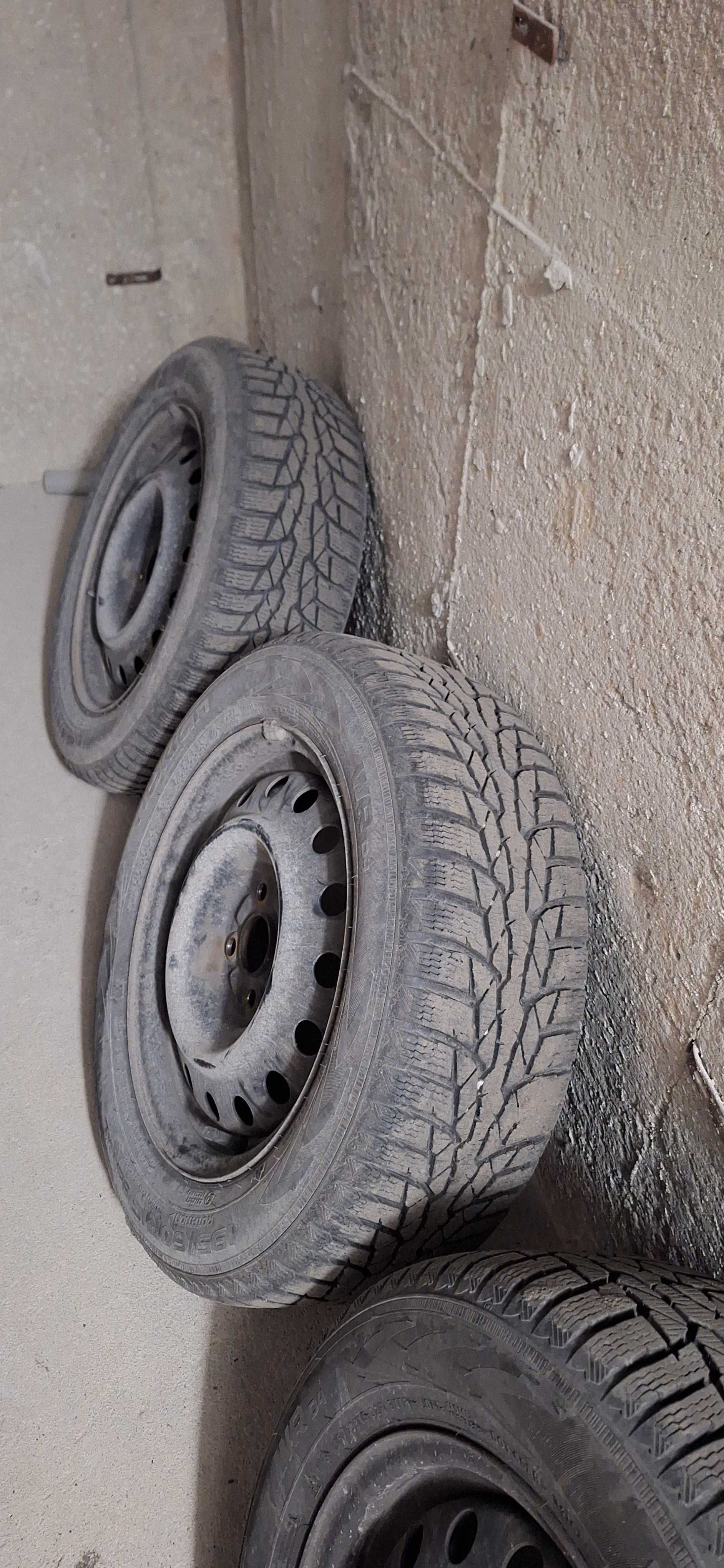 Komplet kół zimowych NOKIAN 195/60 R15"