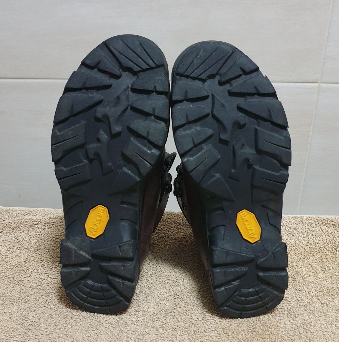 Buty męskie trekingowe CRISPI HTG rozm. 40