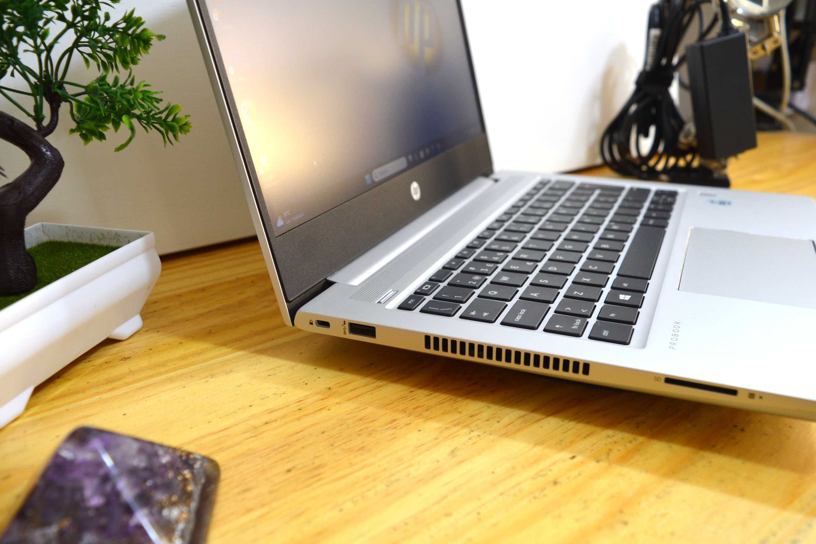 HP Aluminium 1.3Kg - i5 4.20Ghz - 32GB DDR4 - UHD - Nvme + SSD C/Novo