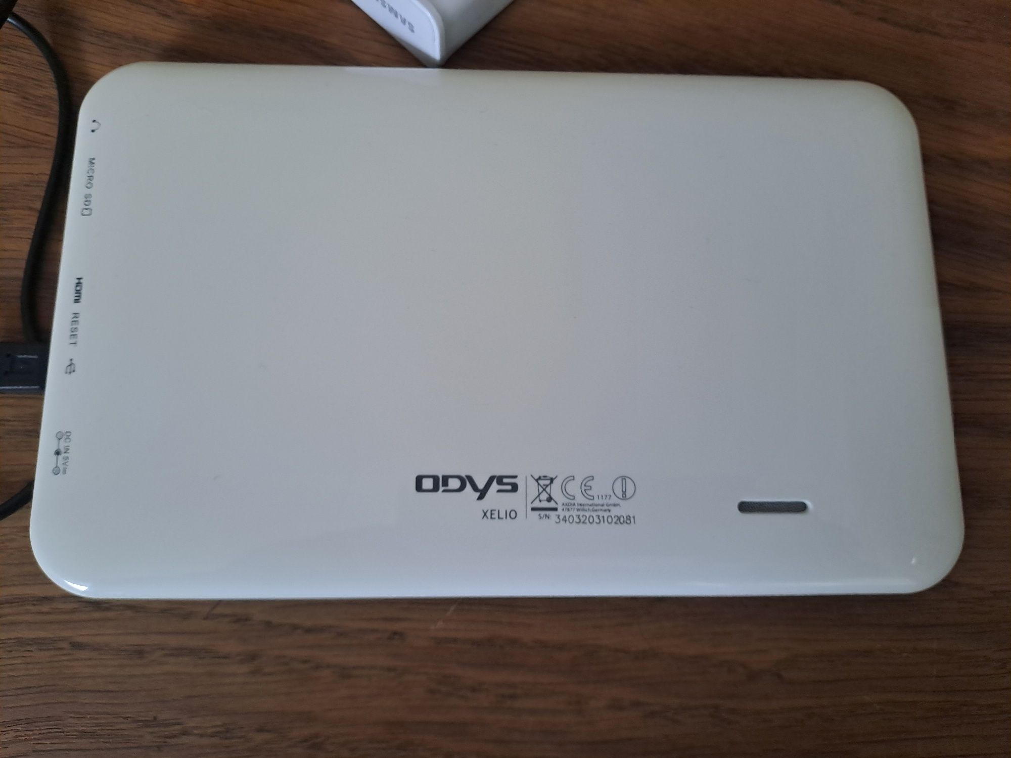 Tablet ODYS Xelo + pokrowiec