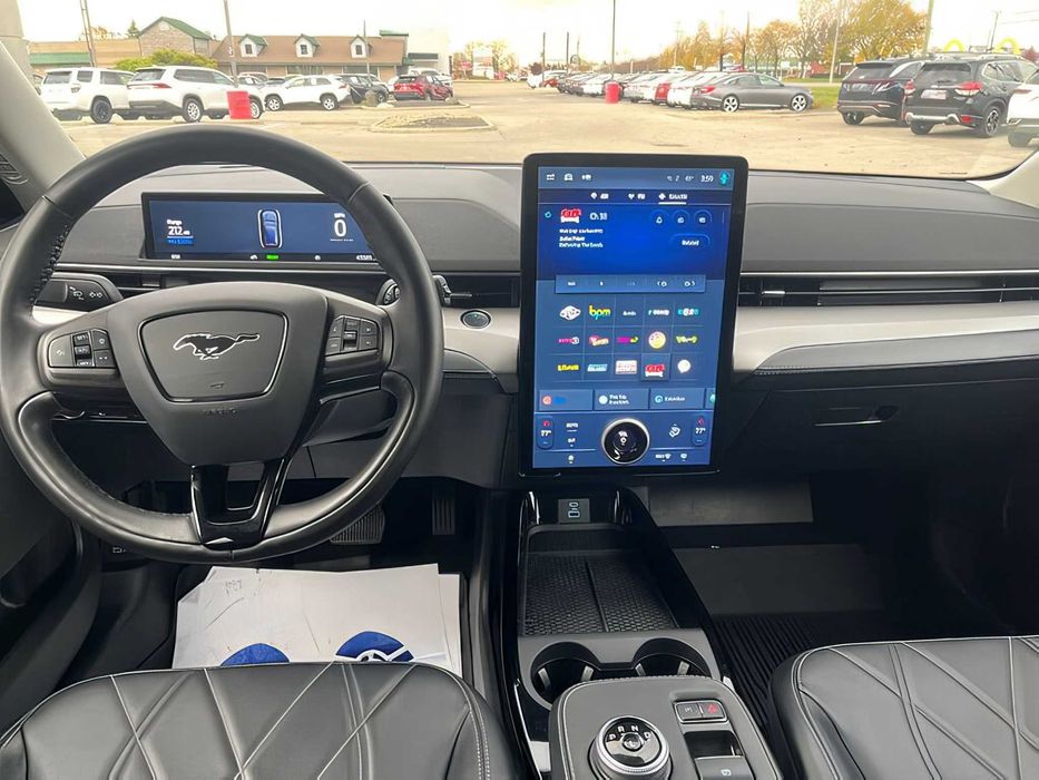 Ford Mustang Mach-E      2022