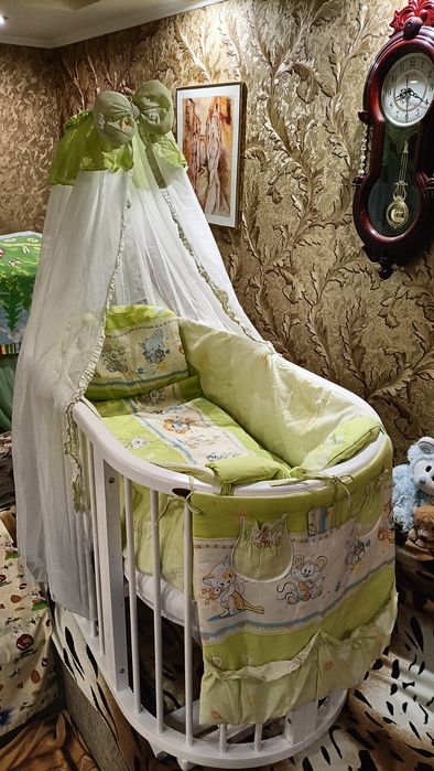 Продам овальную кроватку OVALBED трансформер со всей комплектацией.о