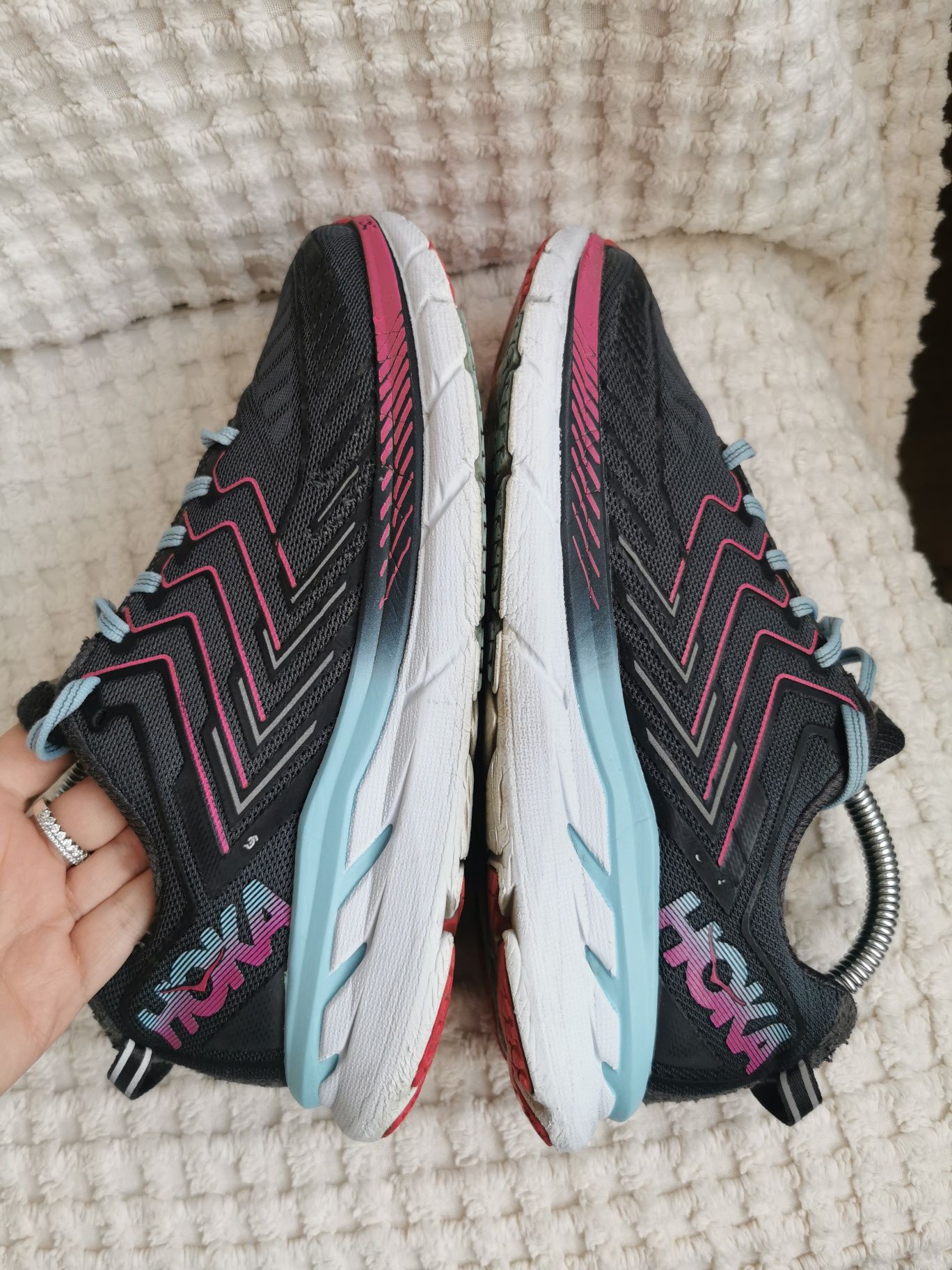 Buty sportowe Hoka one one clifton 4.  39 1/3