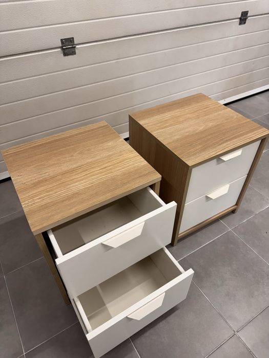 Mesas de cabeceira (Duas)