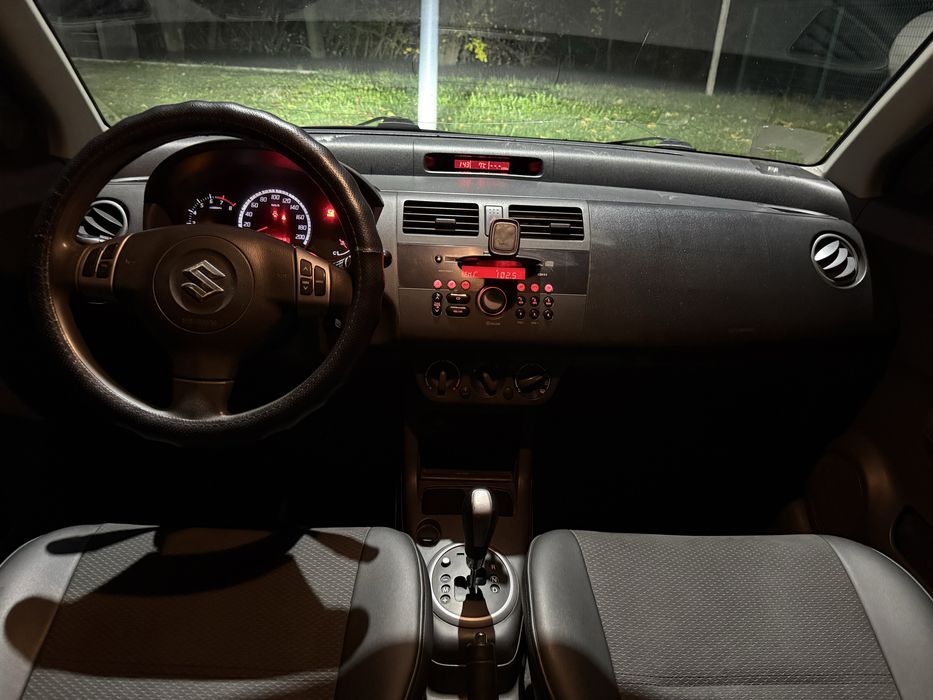 Продам Suzuki Swift 2005 автомат