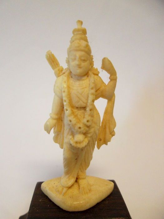 pequena antiga escultura de Deusa asiática esculpida